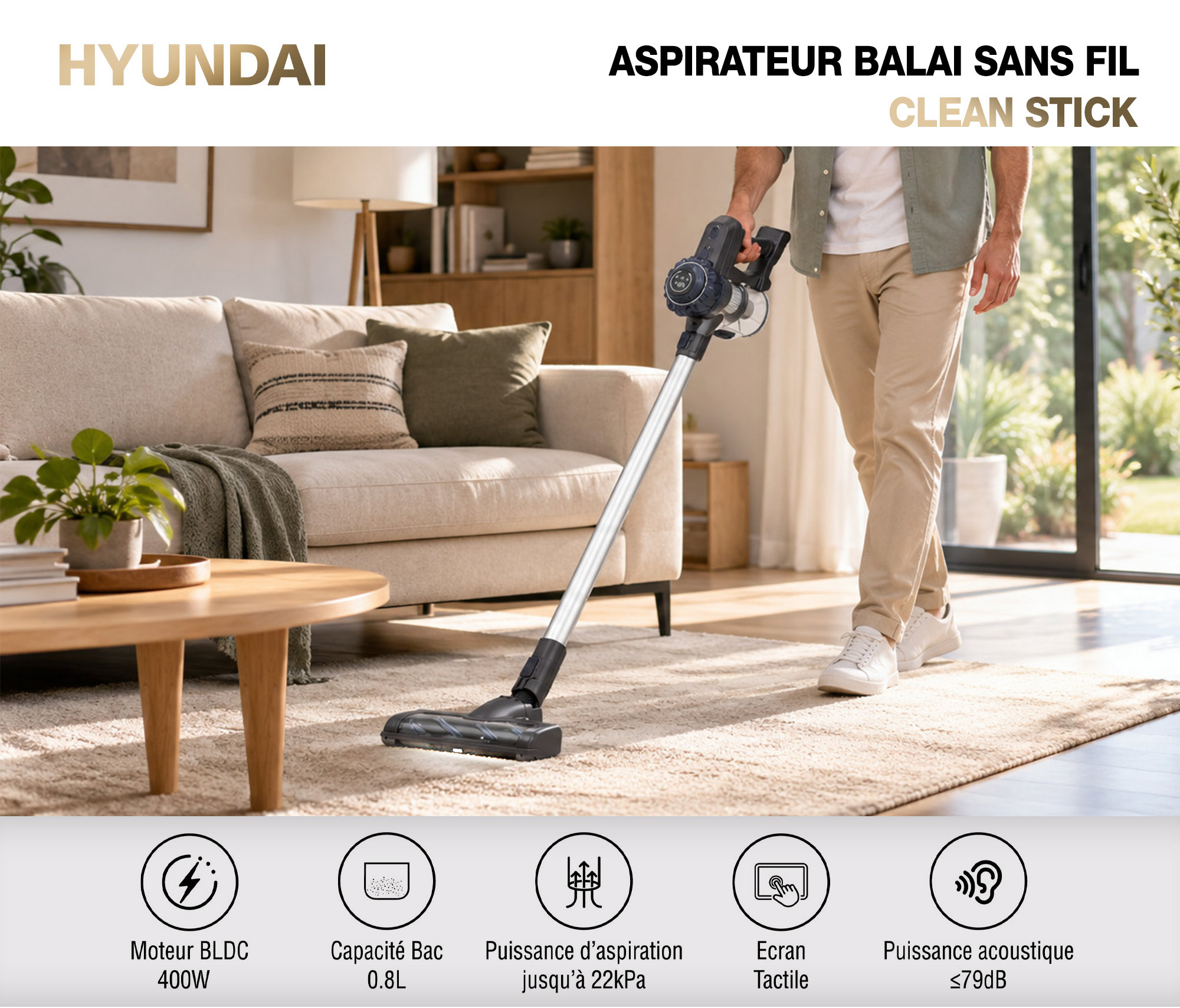 Aspirateur balai sans fil Clean Stick Hyundai utilisé sur un tapis dans un salon
